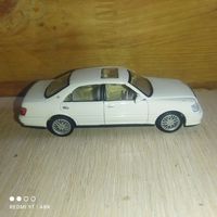 Модель TOYOTA CROWN.1:43