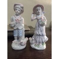 Фарфоровые статуэтки пара Мальчик и девочка с голубями 20 см. разумный торг