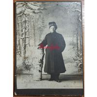 1910-е Кабинет-портрет парень в тулупе типажи ретро студийное фото фотограф Суханов