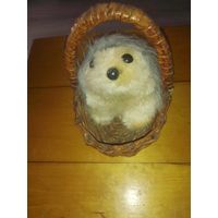 Игрушка мягкая кот в корзине .