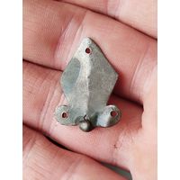 Часть кофтанной застёжки(не мелкая),белый металл,йод остаётся