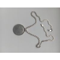 Цепочка серебряная с кулоном из монеты.