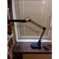 - ЛАМПА настольная дневного света