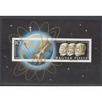 Космос. Космонавты и астронавт. Венгрия. 1962. 1 блок б/з. Michel N бл33 (50.0 е)