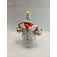 Статуэтка Девушка с коромыслом СССР фарфор