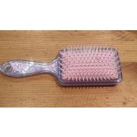 Красивая новая массажка расческа для девочки. Новая. Очень красивая и удобная.