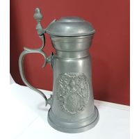 Кружка пивная на 0.5 литра с гербом. 60-70-е годы Германия. Олово, цинк. Высота 23.5 см.