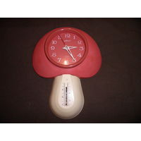 Часы настенные Грибок Маяк-Кварц с градусником СССР(РЕДКИЕ).С рубля.