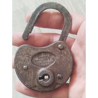 Старинный замок 1930е года артель им.17го партсъезда,с рубля