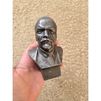 Бюст В. И. Ленина