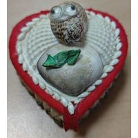 Интересная, декоративная шкатулка 7см из ракушки. С серьгами бижутерия