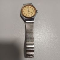 Часы женские "Заря" кварц., позолота, на ходу, с браслетом...б/у...из СССР.