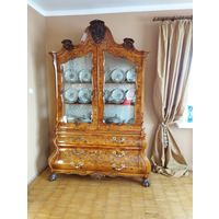 Антикварная витрина в стиле барокко /рококо/