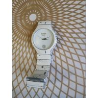 Часы наручные с браслетом. ТИКАЮТ. Состояние на скане. В коллекцию,ремонт,на запчасти.