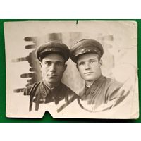 Фото двух военных. г.Фергана. 1938 г. 8х11 см.