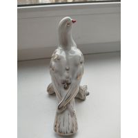 Фарфоровая статуэтка голубя