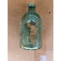 Красивая старинная аптечная бутылочка