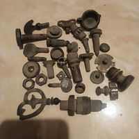 Старые изделия из бронзы и латуни с резьбой.