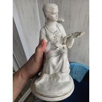 СТАРТ С 1 РУБЛЯ БЕЗ МЦ НА 3 ДНЯ Фарфоровая статуэтка "Девушка с венком"