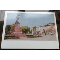 1970 год Брест Памятник Ленину Правая рука вытянута в приветствии