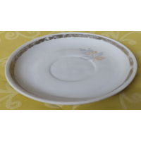 Блюдце эпохи СССР. Синельниковский фарфоровый завод, 1966-1976