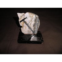 Скульптура,памятный знак Геолога г.Карамкен 1974-1979 гг.в камне.С рубля.