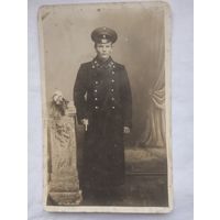 Фотография старинная служащий.