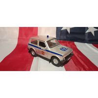 Машинка (модель) autotime collection lada 4x4