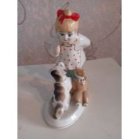 Статуэтка фарфоровая ''А, ну-ка, отними'' 1956 г.