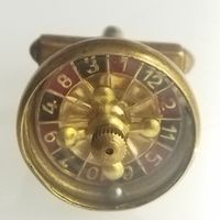 Редкая винтажная единичная запонка с крутящимся  механизмом.. " Рулетка" Казино. Клеймо.Старая Германия. 1,8х2,5 см.