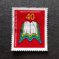 Марка Германия 1972 год Международный год книги