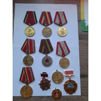 Значки медальки.