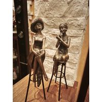 Две дамы на стульях, бронза, клеймо , цена за одну