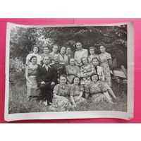 Фото "Коллектив Фрунзенской санэпидем станции г.Минска", 1957 г. (22*16 см)