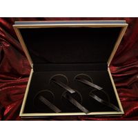 Футляр для монет. 5 ячеек - диаметр ячейки 35 мм.  Упаковка: пакет; коробка.