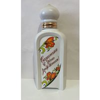 Штоф фарфоровый именной-универсальный  "Сашеньке".  Форма в виде ХРАМА с позолотой.   ДФЗ