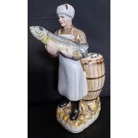 Статуэтка Фарфоровая . Штоф. Продавец Рыбы 1940-е. Хайтинский Фарфоровый Завод Редкая Состояние!!!