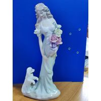 Статуэтка фарфоровая дама с букетом и собачкой.