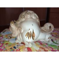 . Фарфоровая статуэтка Зубр . Минский фарфоровый завод . Ручная раскраска .