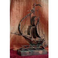 Статуэтка  " Парусник "  ( металл )   высота 34,5 см , ширина 28 см ( целая )