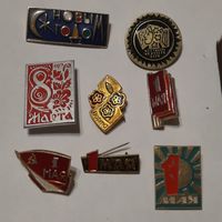Восемь значков Праздники СССР. Одним лотом.
