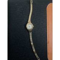 Часы чайка с позолоченым браслетом