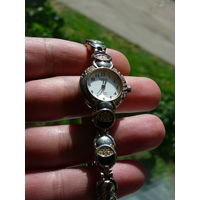 OMAX красивые женские часики