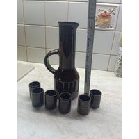 Керамический кувшин и рюмки