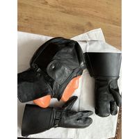 ЕДИНЫЙ  !!!комплект европейского  лётного шлема и краг на штампах из отличной натур. кожи большого размера. Для различных типов поршневых самолётов и др. летательных аппаратов.