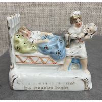 Немецкий Викторианский Фарфор "Когда Мужчина Женат, его проблемы начинаются" 1850-1899 год. 9 х 8 см