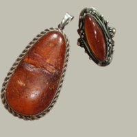 Винтажные изделия из янтаря / кольцо / подвеска