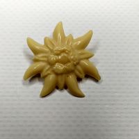 Брошь эдельвейс из колкого пластика. Винтаж.