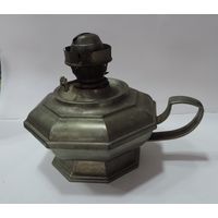 Лампа керосиновая 50-60-е годы Германия. Олово, цинк. Высота 12 см. Диаметр 13 см. Исправная.