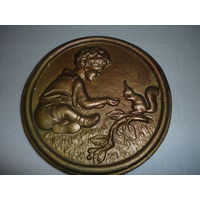 Старое Панно Мальчик и белка. Гипс. СССР